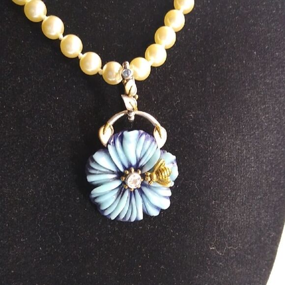Margaret Thurman's Echo of the Dreamer Floral Enhancer Pendant - Picture 2 of 9